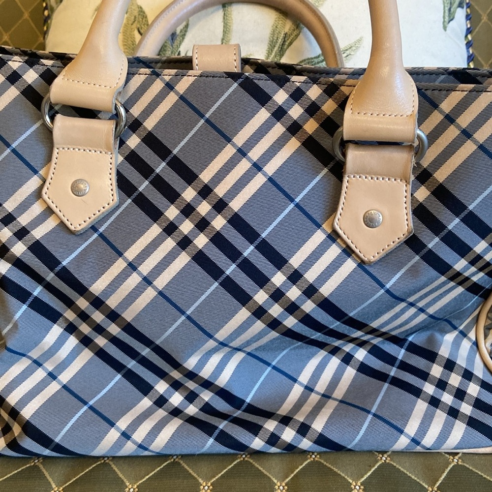 Authentic Burberry tote bag - Picture 2 of 15